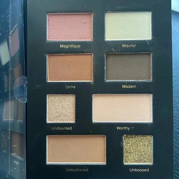 Eyeshadow palette by Mischo Beauty - Picture 2 of 4